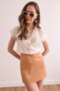 Olalook Women's Leaf Beige Flared Linen Content Bat Shirt - Image 5