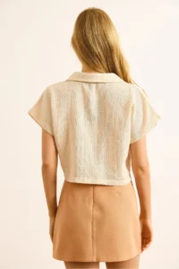 Olalook Women's Ecru Single Pocket Etamine Crop Shirt - Image 2