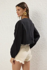 TRENDYOLMİLLA Black Weaving Binding Detailed 100% Linen Beach Crop Shirt - Image 8