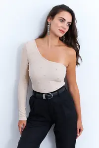 Cool & Sexy Women Cream Stoned Single Arm Crop Blouse
