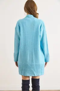 Olalook Women's Baby Blue Pocket Collar Detailed Soft Textured Knitwear Cardigan - Image 4