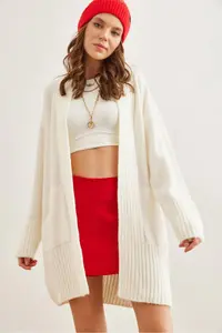 Olalook Women's Ecru Pocket Collar Detailed Soft Textured Knitwear Cardigan - Image 3