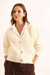 Olalook Women's Ecru 3 Button Thessaloniki Knitted Soft Textured Cardigan - Image 3