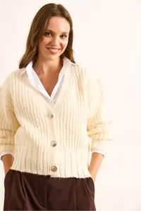 Olalook Women's Ecru 3 Button Thessaloniki Knitted Soft Textured Cardigan - Image 4