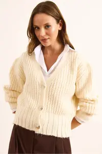 Olalook Women's Ecru 3 Button Thessaloniki Knitted Soft Textured Cardigan - Image 5