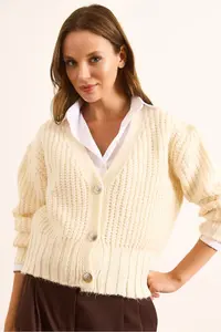 Olalook Women's Ecru 3 Button Thessaloniki Knitted Soft Textured Cardigan - Image 6