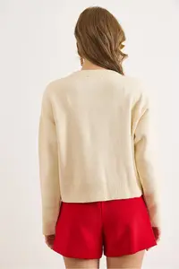 Olalook Women's Ecru Heart Buttoned Crew Neck Knitwear Cardigan - Image 3