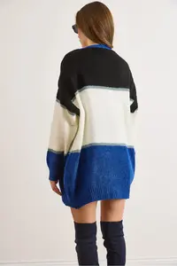 Olalook Women's Blue White Color Blocked Glitter Detailed Oversize Knitwear Cardigan - Image 2