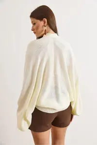 Olalook Women's Ecru Zippered Bat Loose Fit Cardigan - Image 3