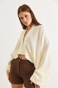 Olalook Women's Ecru Zippered Bat Loose Fit Cardigan - Image 5