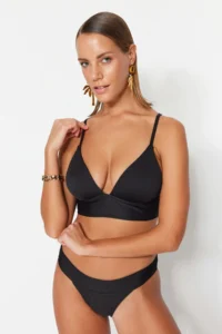 TRENDYOLMİLLA Black textured Triangle Push Up Bikini Top - Image 3