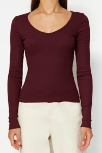 TRENDYOLMİLLA Burgundy-Stone 2 Sets Pack V-neck Fitted Cotton Flexible Knitting Blouse - Image 4