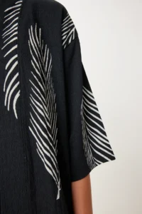 Happiness İstanbul Women's Black Bone Patterned Crinkle Knitted Kimono Shorts Set - Image 2