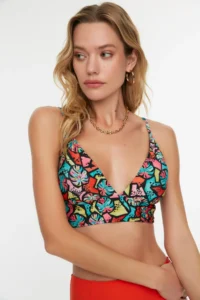 TRENDYOLMİLLA Geometric Patterned Triangle Covered Bikini Top - Image 4