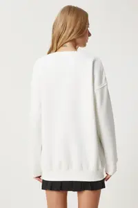 Happiness İstanbul Women's Ecru Printed Oversized Rose Gold Knitted Sweatshirt - Image 7