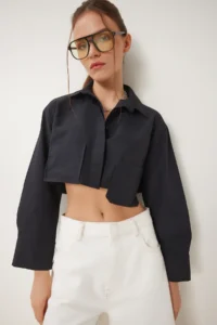 Happiness İstanbul Women Black Pocket Detail Crop Weaving Shirt - Image 3