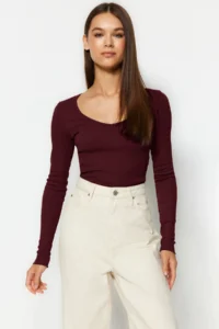 TRENDYOLMİLLA Burgundy-Stone 2 Sets Pack V-neck Fitted Cotton Flexible Knitting Blouse - Image 3