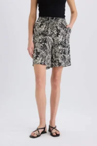 DeFacto High Waist Patterned Wide Leg Viscose Shorts - Image 4