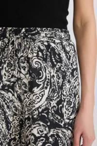 DeFacto High Waist Patterned Wide Leg Viscose Shorts - Image 5