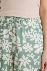 DeFacto High Waist Patterned Wide Leg Viscose Shorts - Image 5