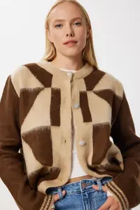 Lovelyİstanbul Patterned Soft Textured Knitwear Cardigan  BROWN BEIGE - Image 3