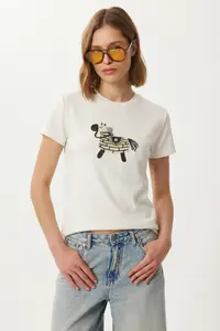 Lovelyİstanbul Embroidered Cotton Knitting T-Shirt with Coat of Arms  White - Image 3