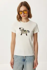Lovelyİstanbul Embroidered Cotton Knitting T-Shirt with Coat of Arms  White - Image 4