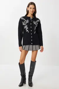 Lovelyİstanbul Beaded Buttoned Knitwear Cardigan  Black - Image 2