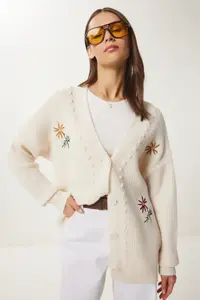 Lovelyİstanbul Floral Embroidered textured Knitwear Cardigan Cream - Image 2