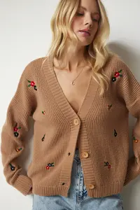 Lovelyİstanbul Floral Embroidered buttoned Knitwear Cardigan Biscuit - Image 2
