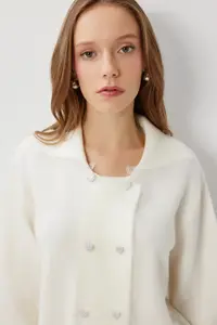 Lovelyİstanbul Lace Detailed buttoned Knitwear Cardigan  Ecru - Image 3