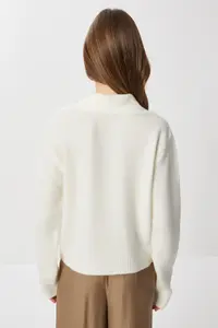 Lovelyİstanbul Lace Detailed buttoned Knitwear Cardigan  Ecru - Image 4
