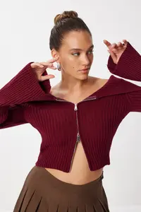Lovelyİstanbul Zippered Crop Knitwear Cardigan  Burgundy - Image 2