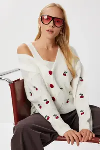 Lovelyİstanbul Cherry Embroidered Blouse Cardigan Knitwear Set  Ecru