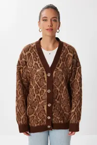 Lovelyİstanbul Leopard Patterned Soft Oversize Knitwear Cardigan  BROWN - Image 4