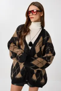 Lovelyİstanbul Diamond Patterned Wool Effect Knitwear Cardigan  BLACK BISCUIT - Image 2