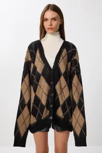 Lovelyİstanbul Diamond Patterned Wool Effect Knitwear Cardigan  BLACK BISCUIT - Image 4