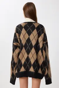 Lovelyİstanbul Diamond Patterned Wool Effect Knitwear Cardigan  BLACK BISCUIT - Image 6