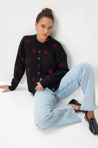 Lovelyİstanbul Heart Embroidered Chic buttoned Knitwear Cardigan  Black - Image 4