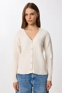 Lovelyİstanbul Hair Braided buttoned Knitwear Cardigan  Cream - Image 4