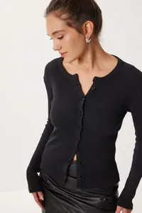 Lovelyİstanbul buttoned Basic Fitili Knitting Cardigan  Black - Image 2