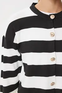 Lovelyİstanbul Stylish Buttoned Striped Knitwear Cardigan  BLACK WHITE - Image 4