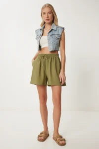 Happiness İstanbul Women Khaki with pocket Rahat Weaving Shorts - Image 2