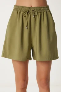 Happiness İstanbul Women Khaki with pocket Rahat Weaving Shorts - Image 3