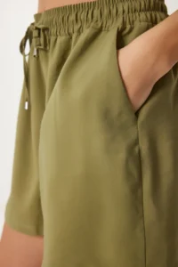 Happiness İstanbul Women Khaki with pocket Rahat Weaving Shorts - Image 4