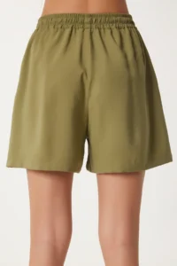 Happiness İstanbul Women Khaki with pocket Rahat Weaving Shorts - Image 5