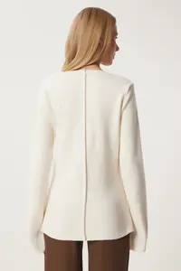 Happiness İstanbul Women Ecru V-neck Chic buttoned Knitwear Cardigan - Image 5