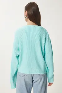 Happiness İstanbul Women Water Green V-neck buttoned Knitwear Cardigan - Image 4