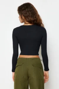 TRENDYOLMİLLA Black-White 2 Sets Package Fitted Crew Neck Crop Ribbed Flexible Knitting Blouse - Image 11