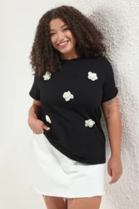 Trendyol Curve Black Floral Accessory Detailed Regular Fit Plus Size T-Shirt
